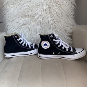 Converse all star high tops sz 6.5 barely worn !!